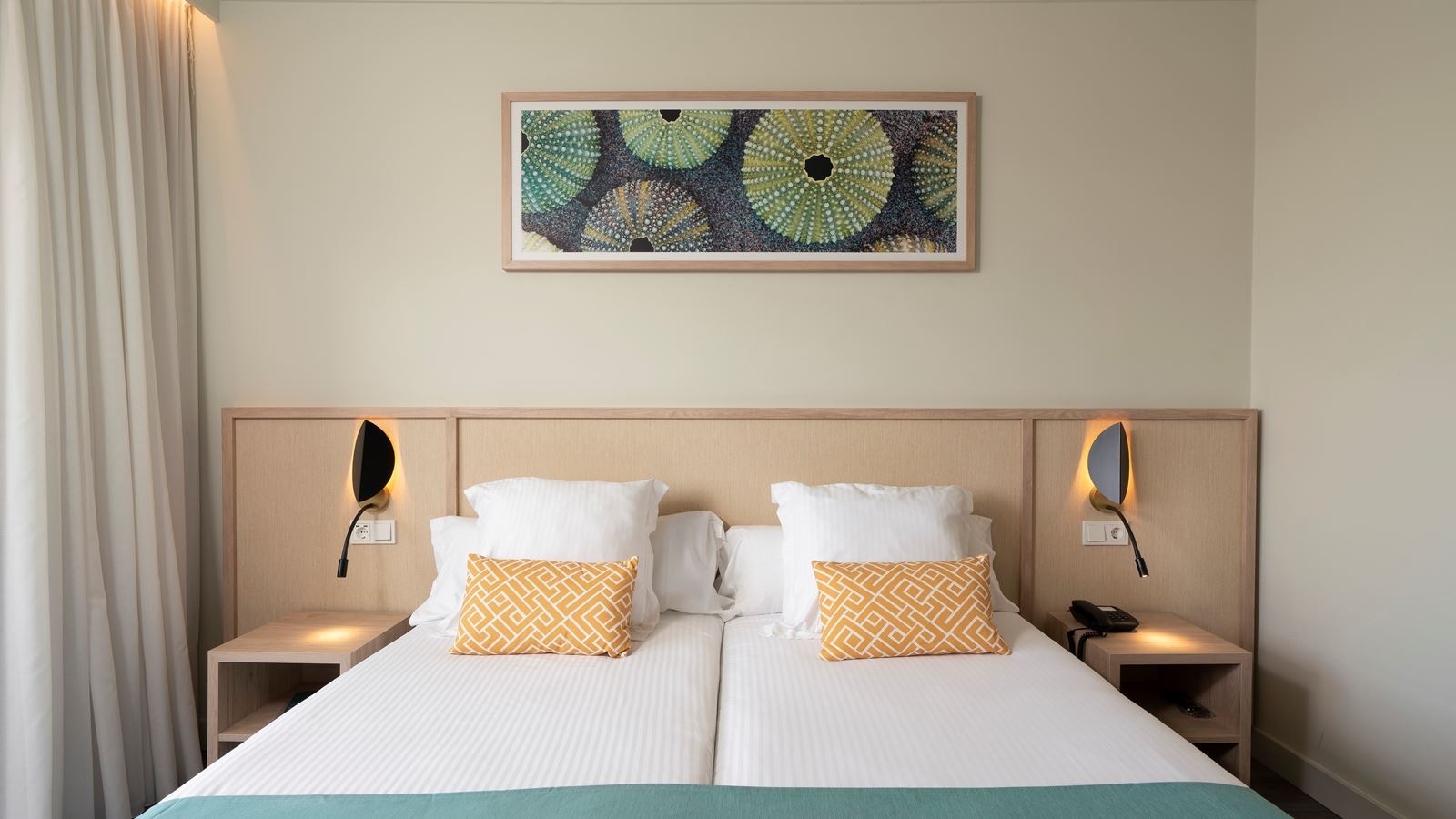 rooms-double-room-sea-side-view-with-balcony