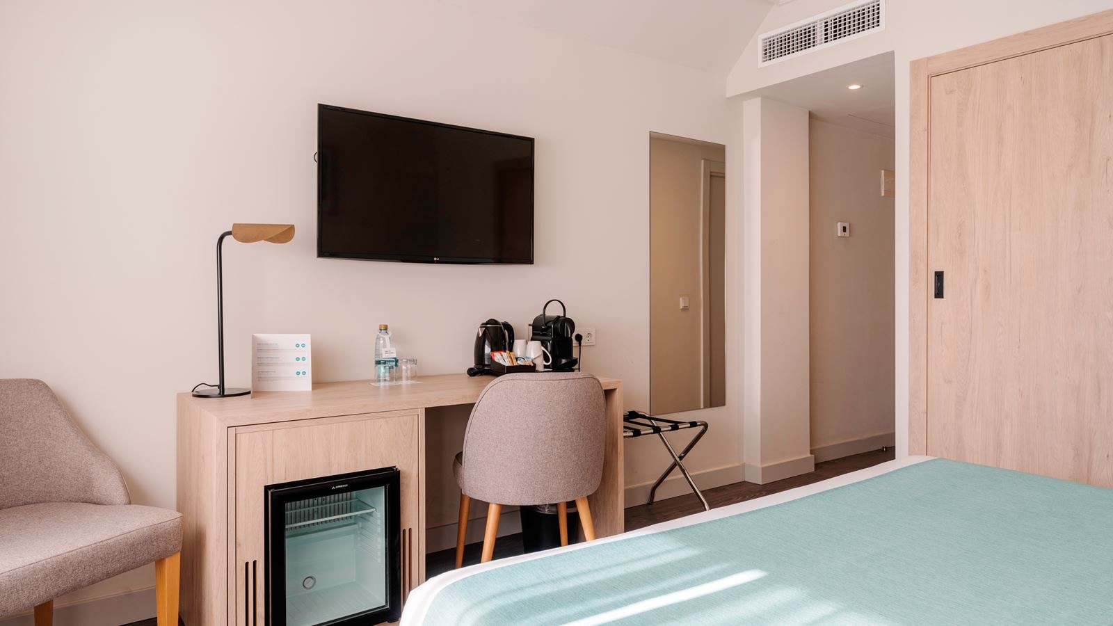 rooms-my-favorite-club-double-premium-with-bali-bed