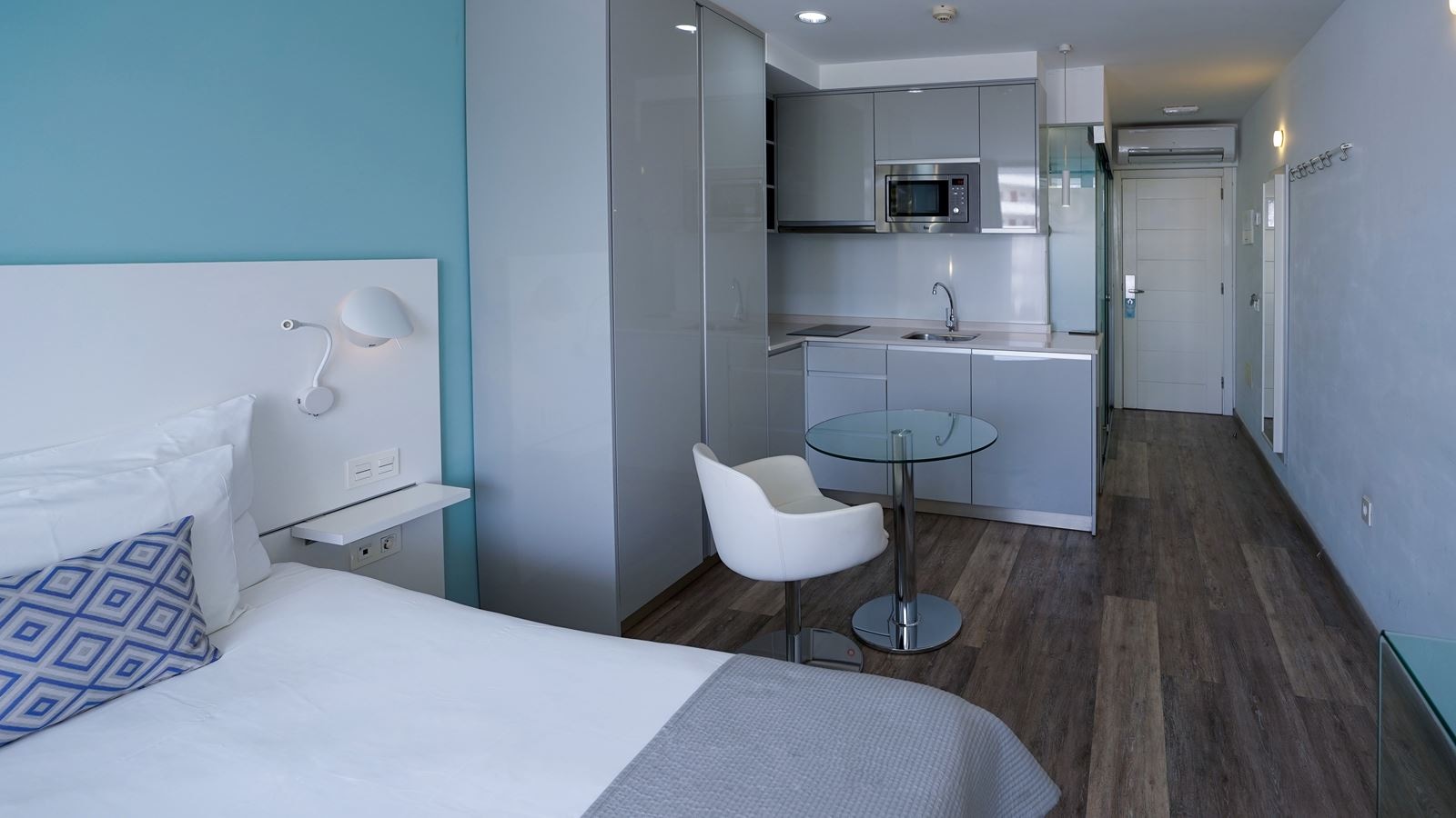 rooms-junior-suite-standard-classic--balcony-or-terrace