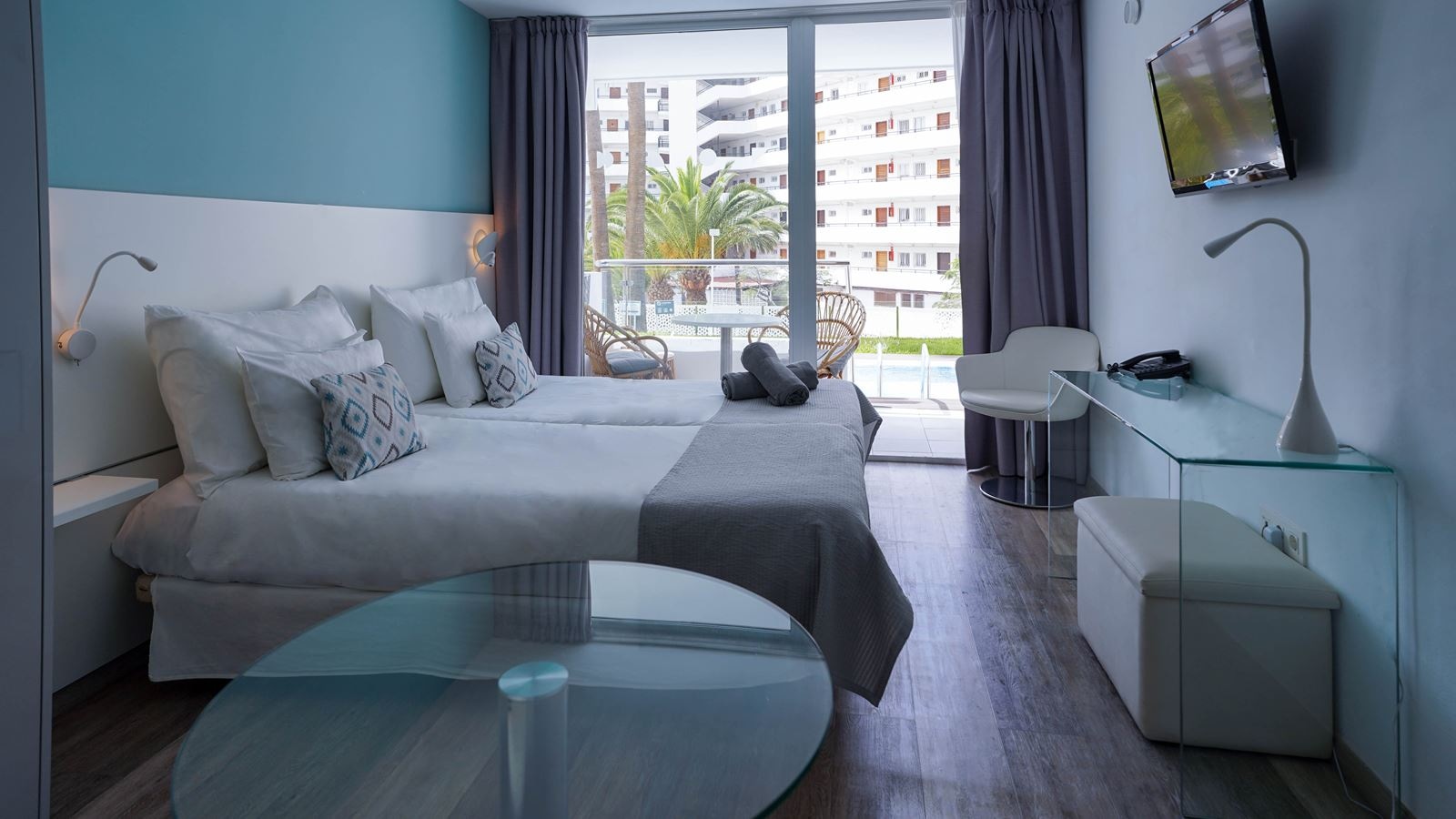 rooms-junior-suite-standard-swim-up