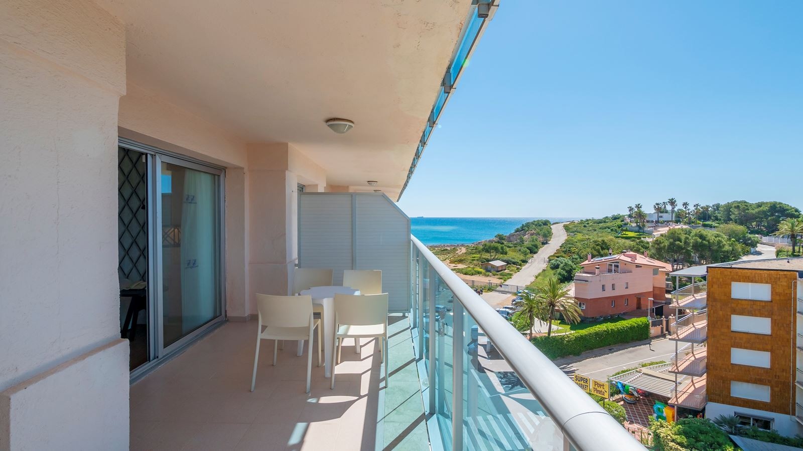 rooms-family-room-balcony-or-terrace