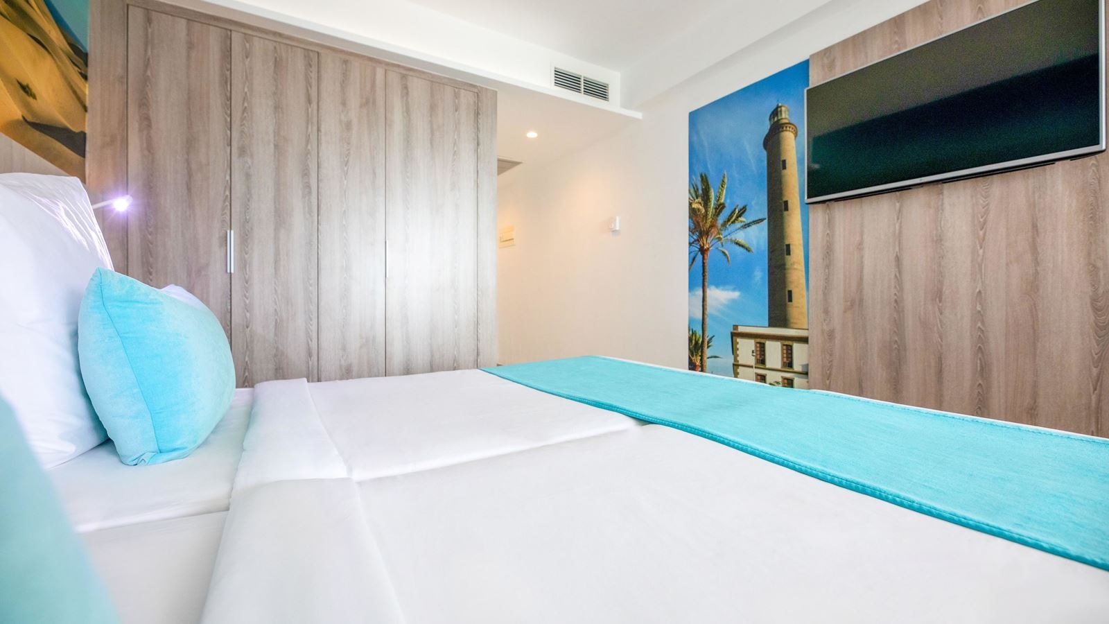 rooms-deluxe-twin-sea-side-balcony-or-terrace