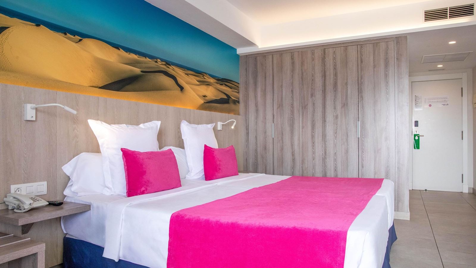 rooms-deluxe-twin--room