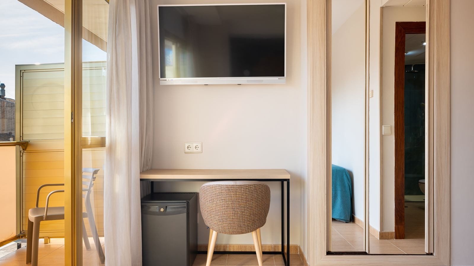 rooms-room-standard-single-balcony-or-terrace