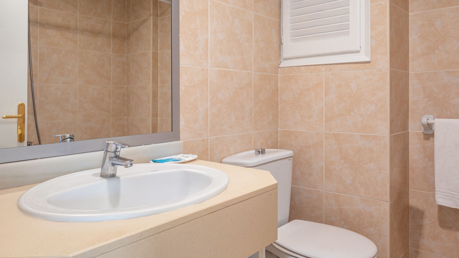 rooms-double-standard-balcony-or-terrace