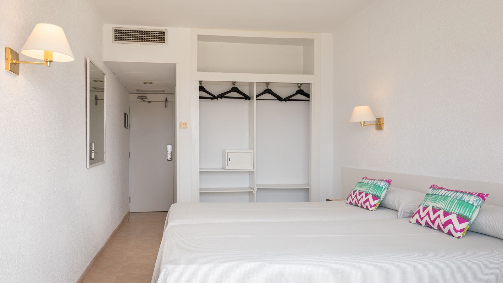 rooms-double-standard-balcony-or-terrace