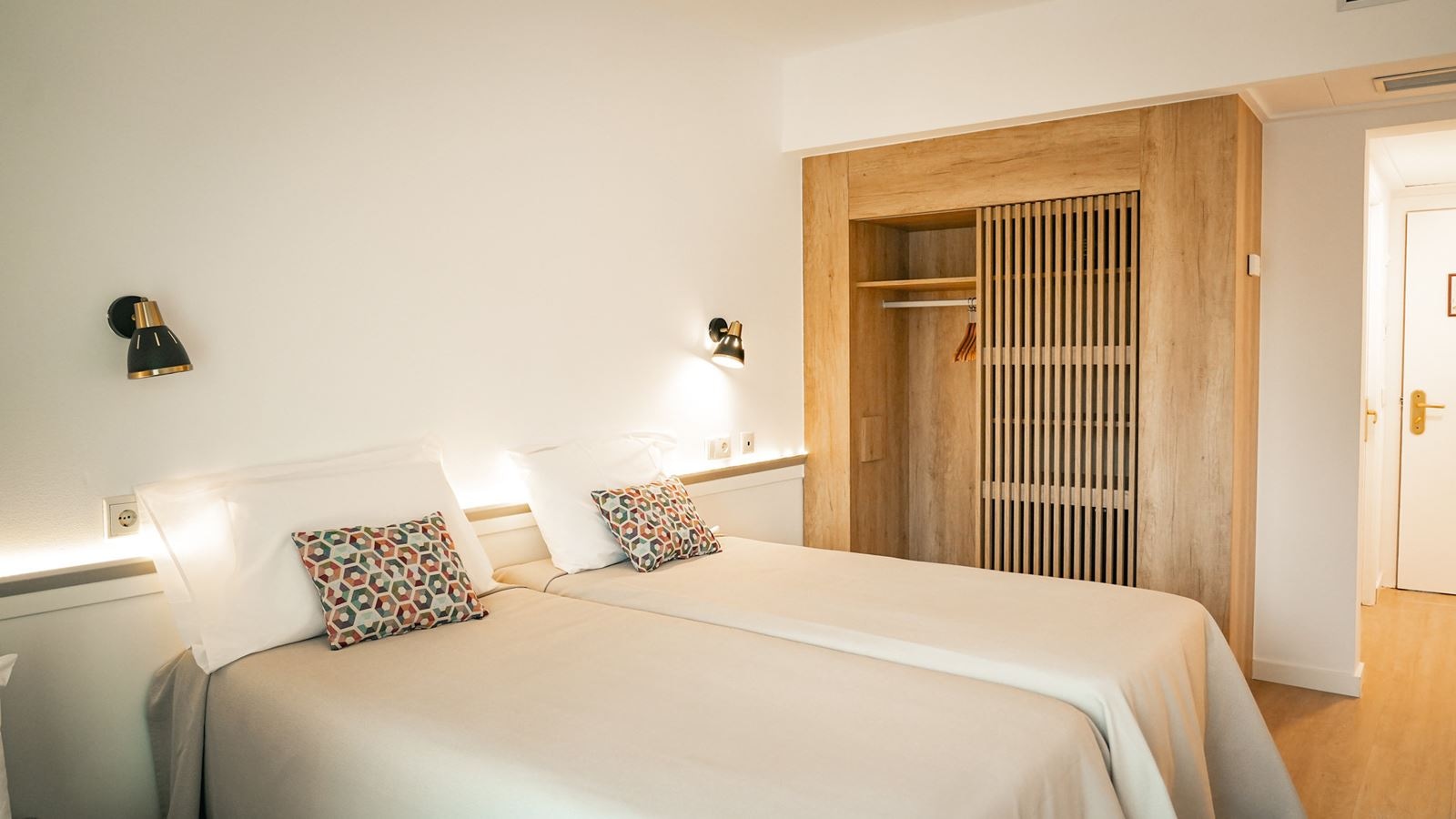 rooms-superior-double-room-balcony-or-terrace