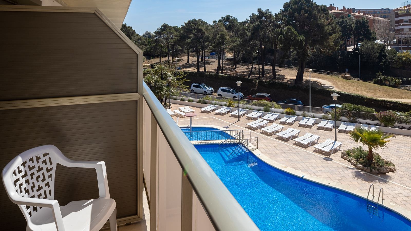 rooms-pool-view-room