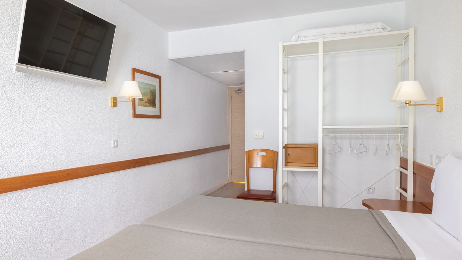 rooms-pool-view-room