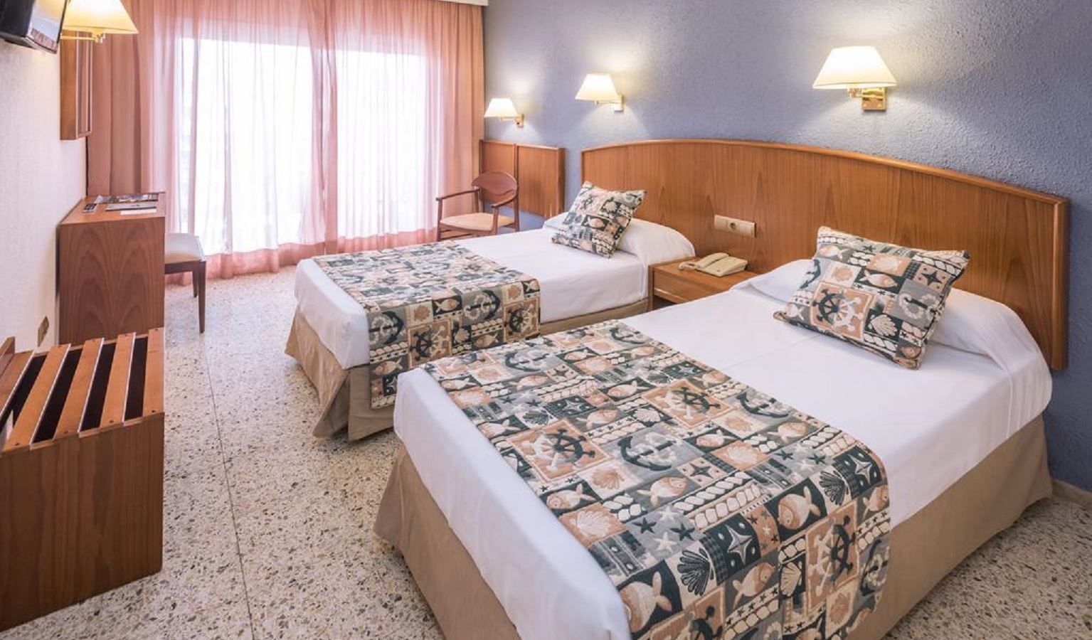 rooms-double-standard-balcony-or-terrace