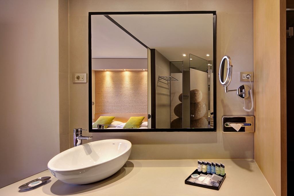 rooms-superior-room-sea-view-balcony-or-terrace