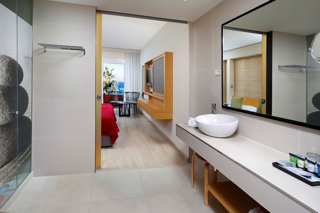 rooms-superior-room-sea-view-balcony-or-terrace