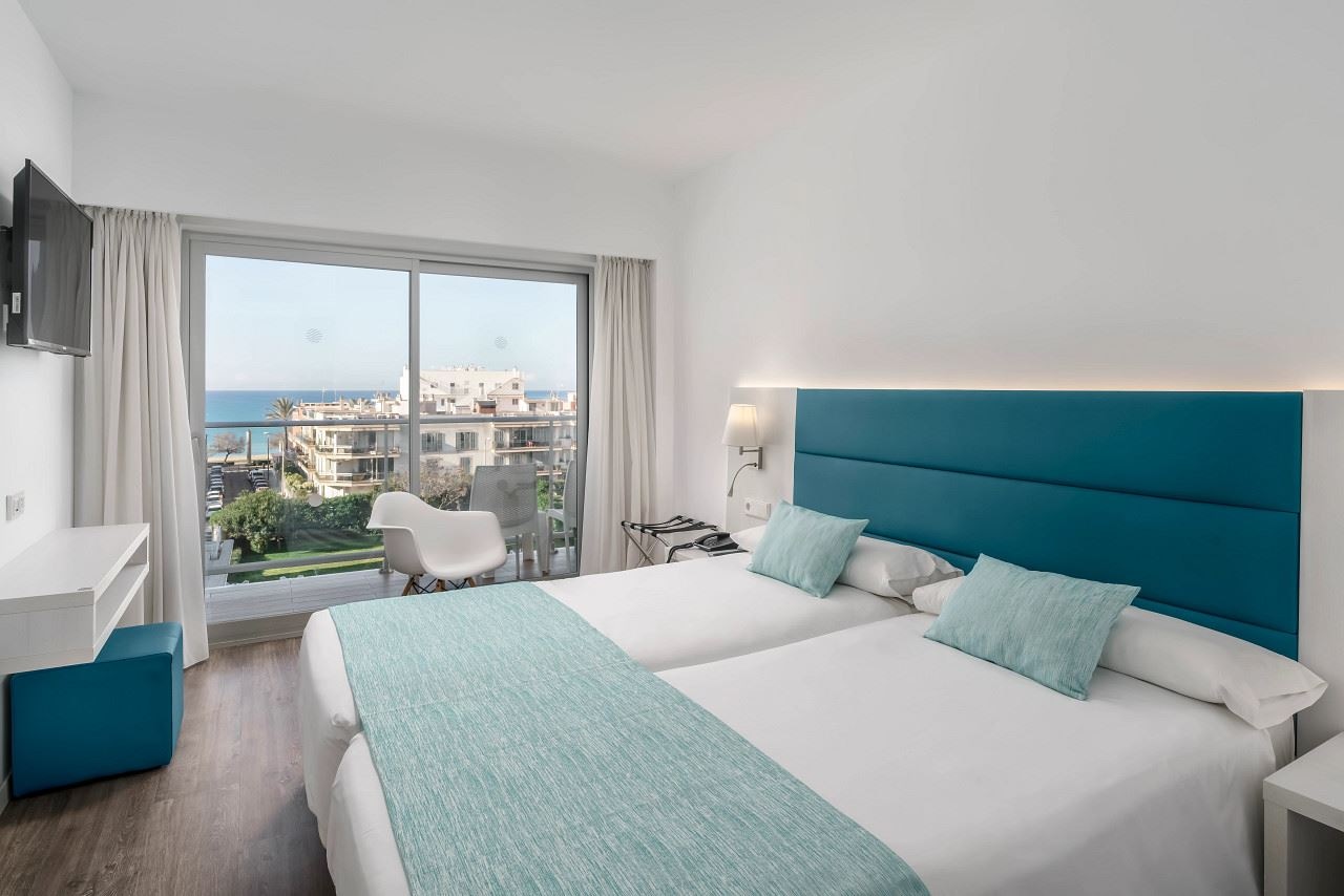 rooms-double-superior-front-sea-view-balcony-or-terrace