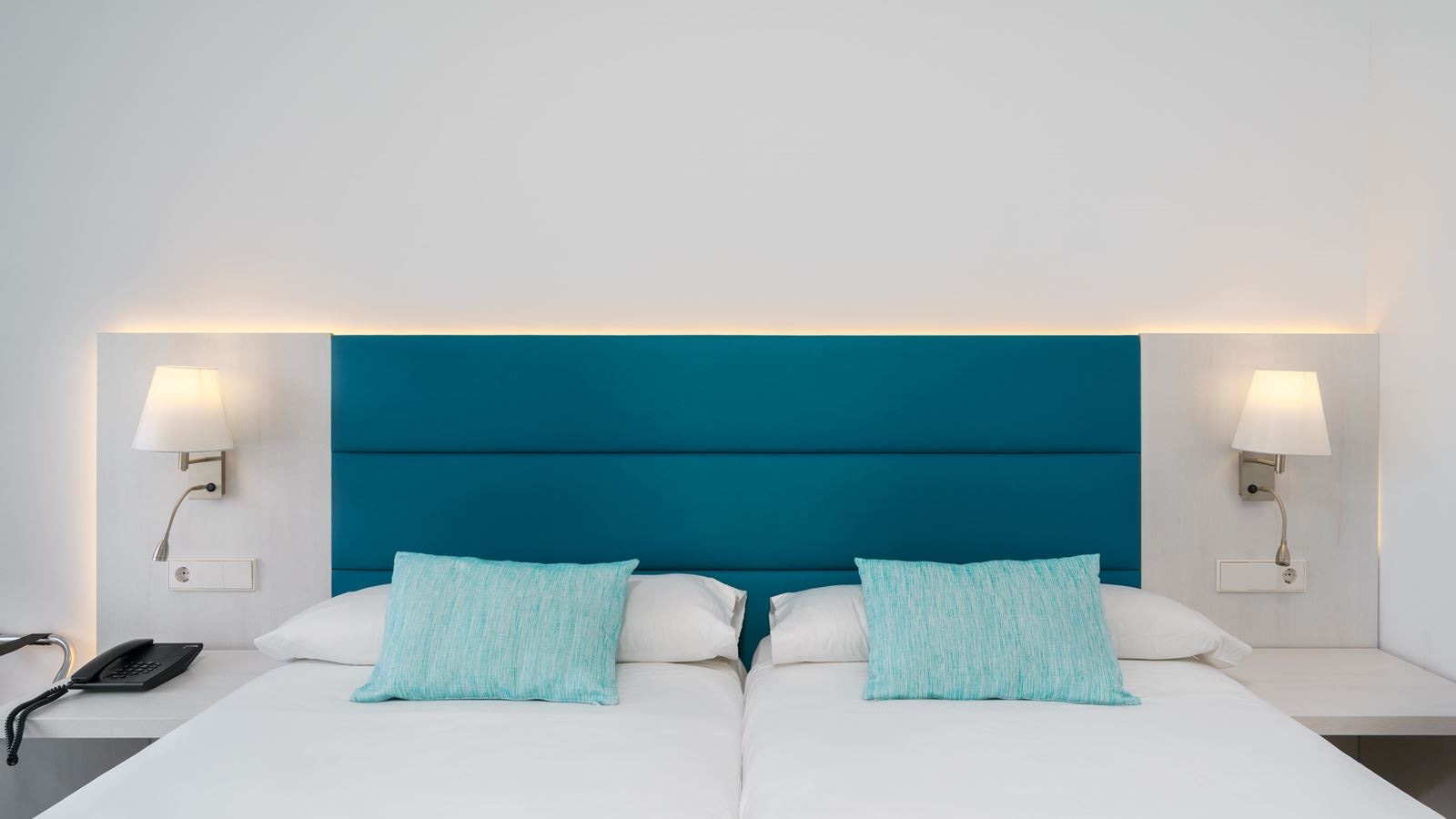 rooms-double-pool-view-balcony-or-terrace