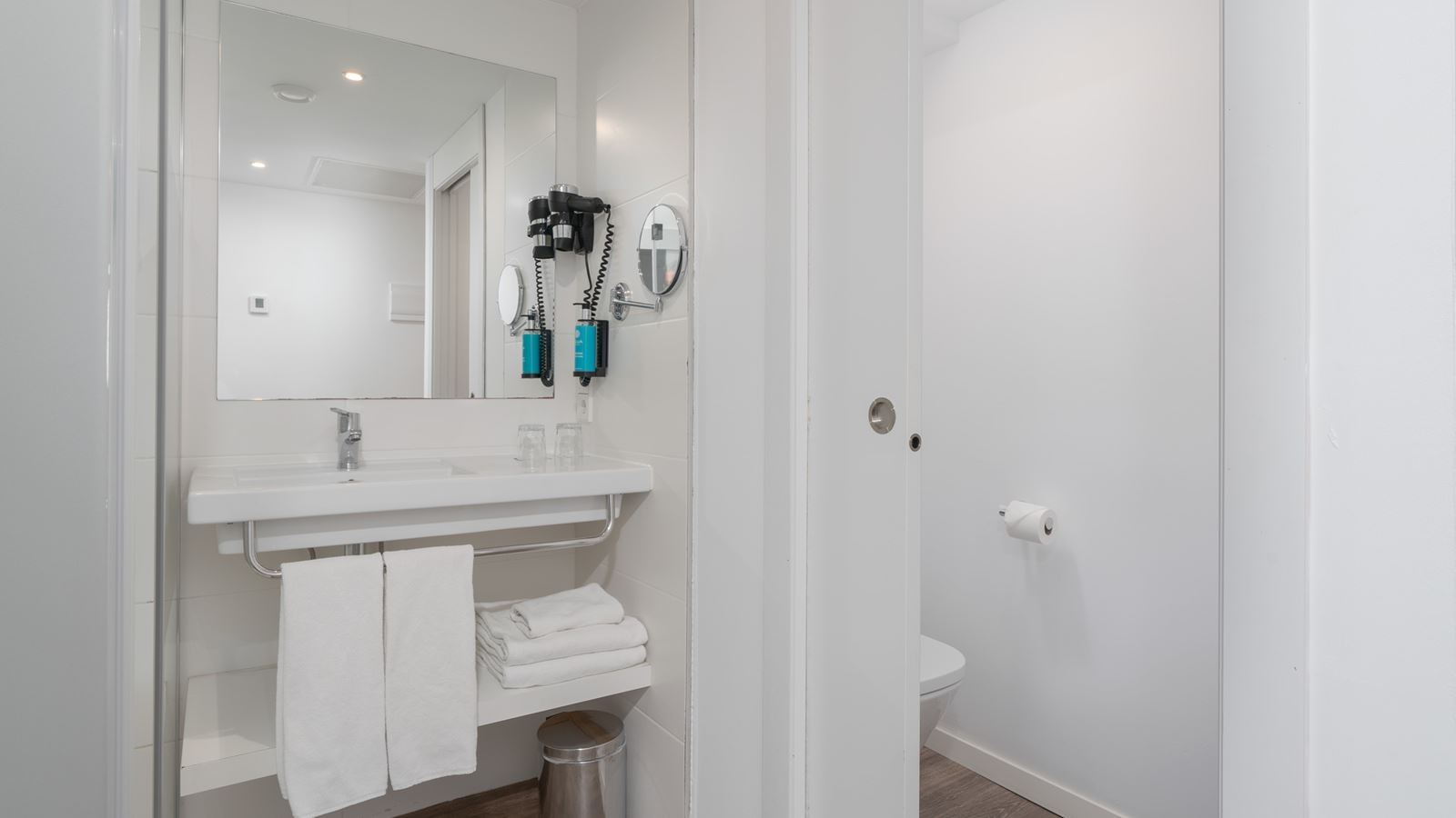 rooms-double-pool-view-balcony-or-terrace