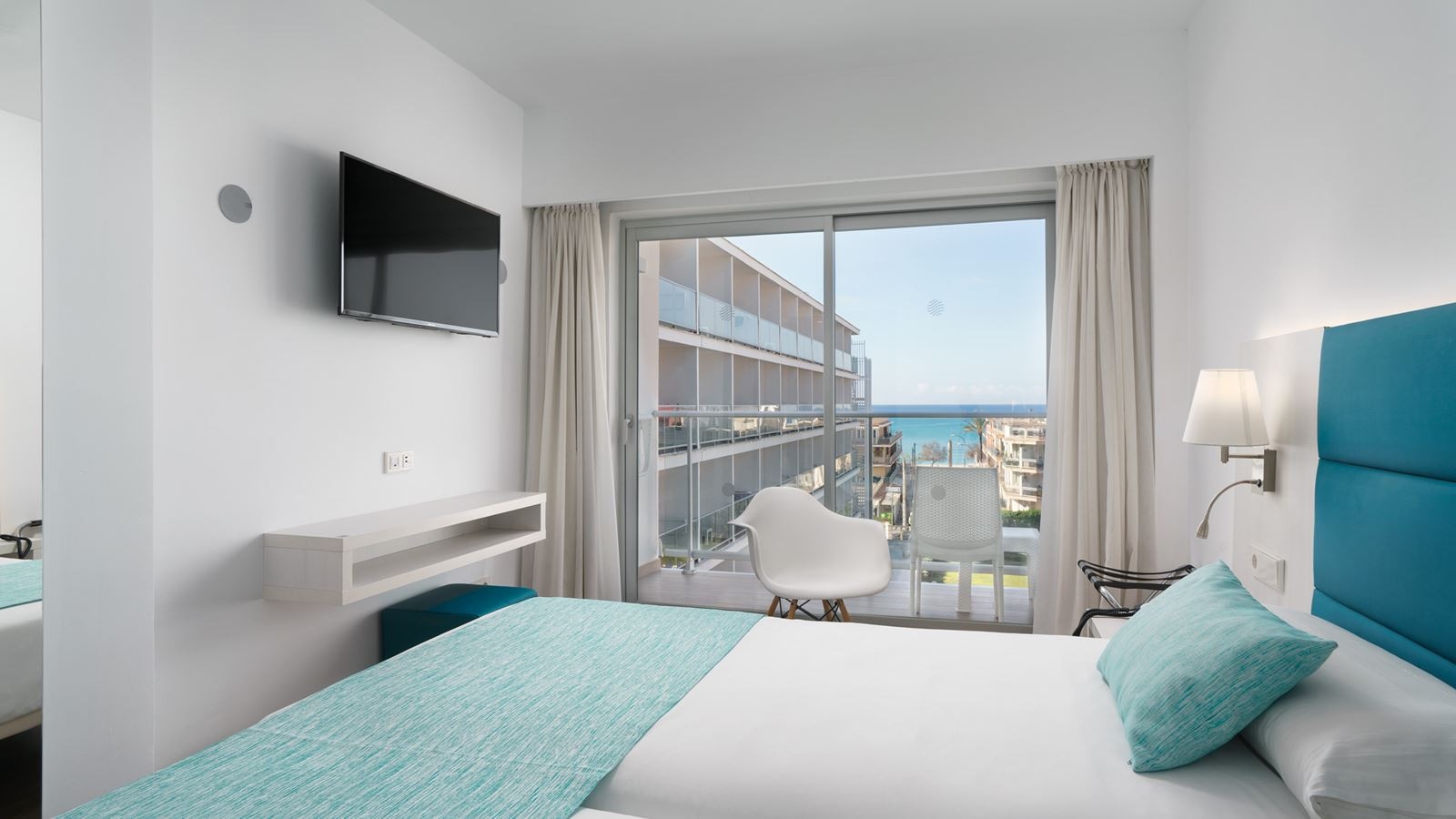 rooms-double-superior-front-sea-view-balcony-or-terrace