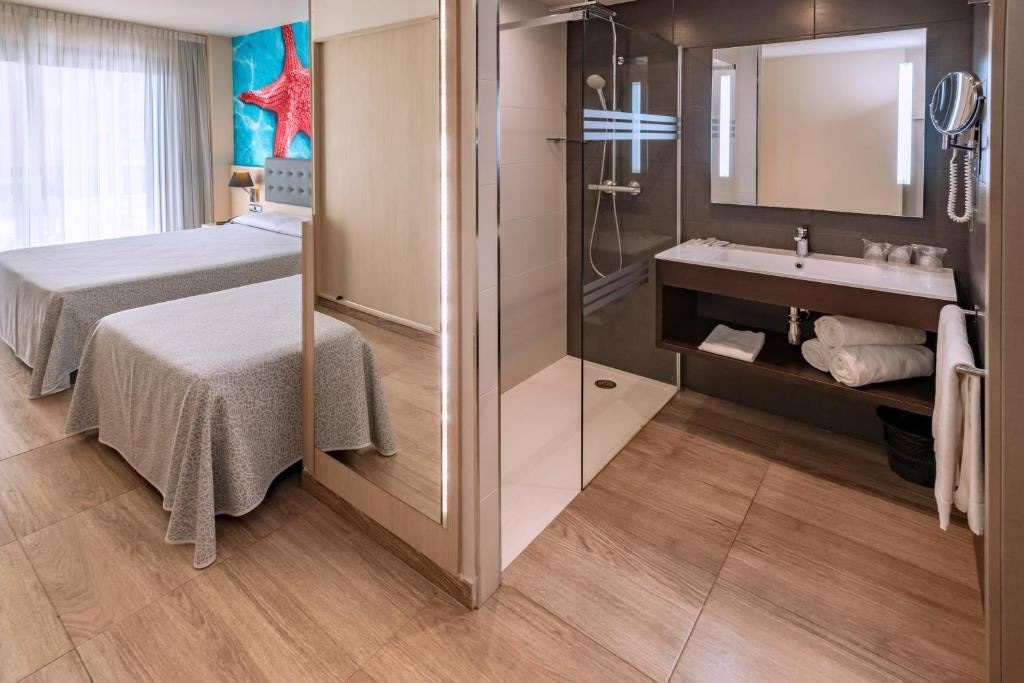 rooms-triple-balcony-or-terrace