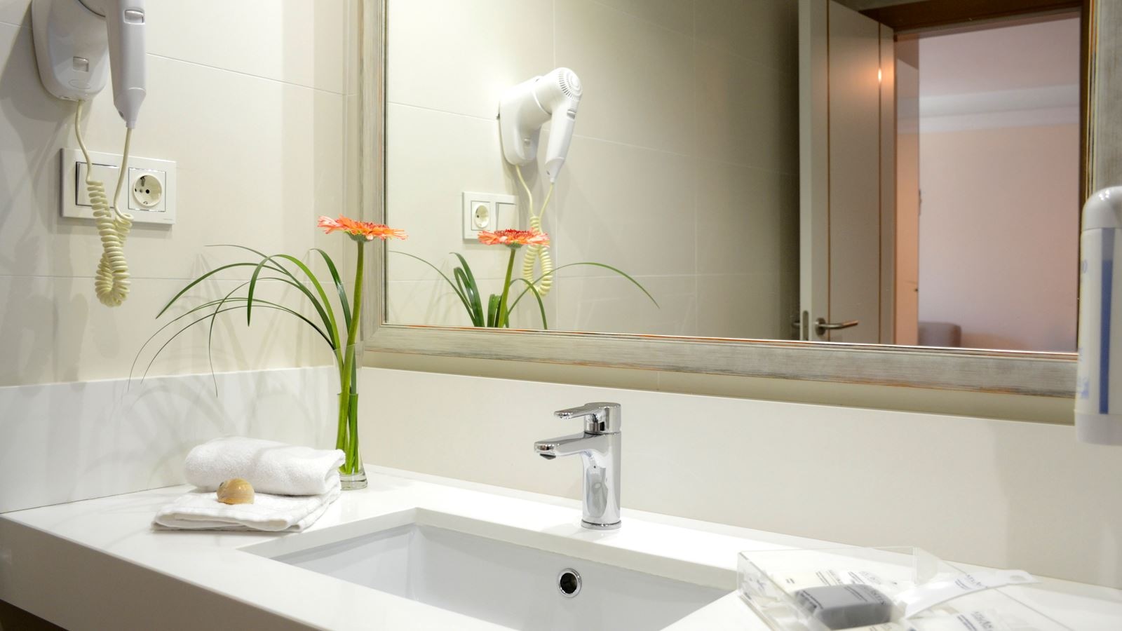 rooms-suite-1-bedroom-balcon-or-terrace