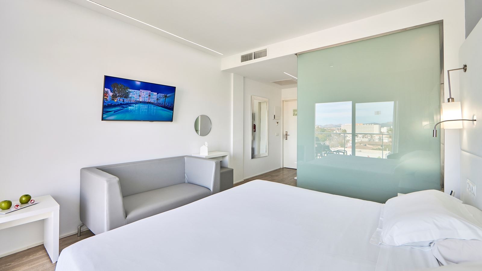 rooms-lux-double-deluxe-with-balcony-upper-floors