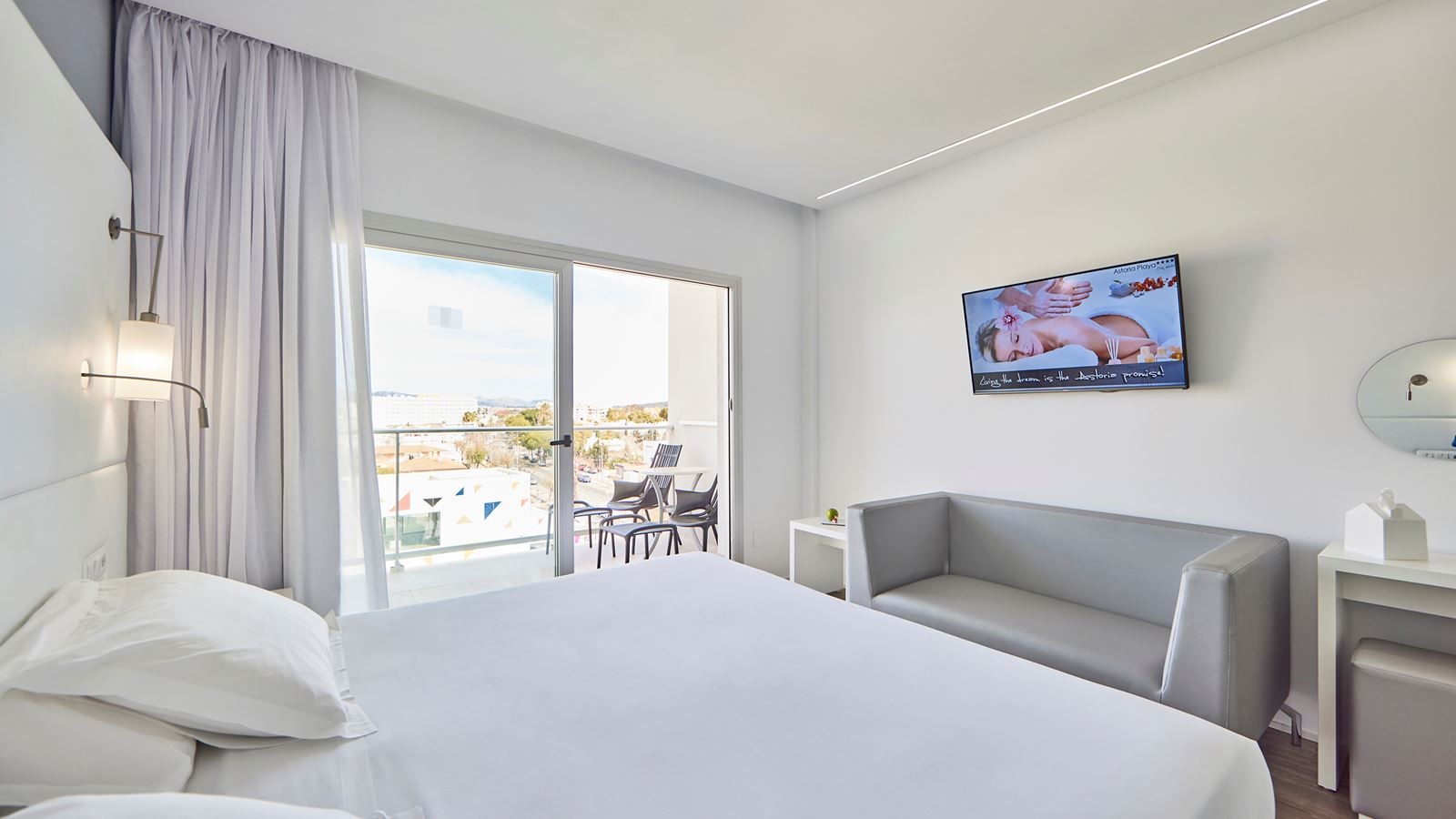 rooms-lux-double-deluxe-with-balcony-upper-floors