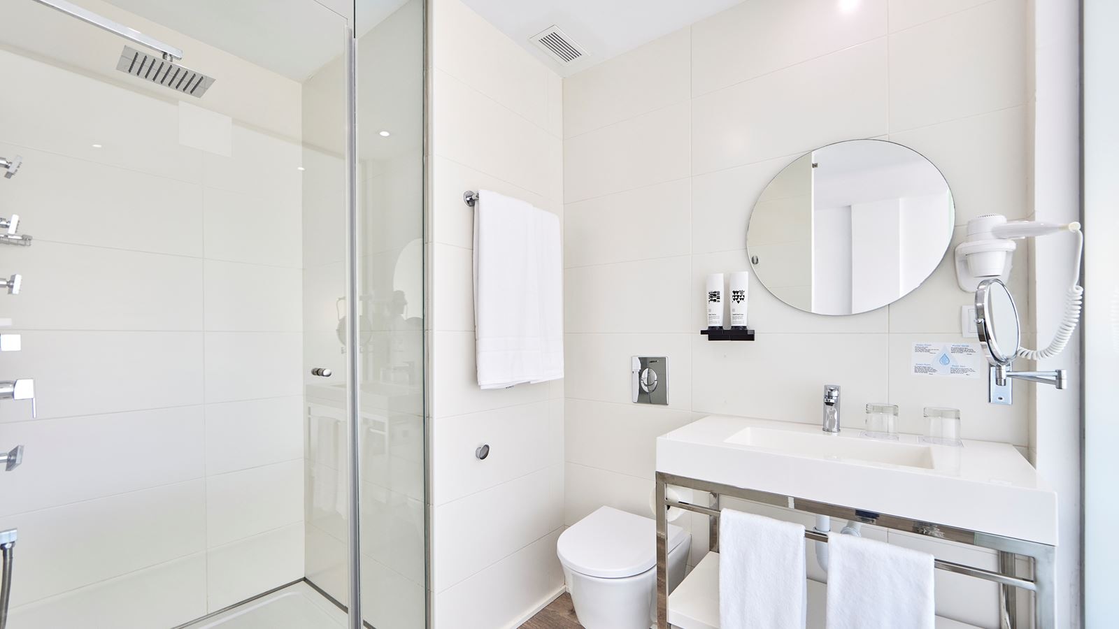 rooms-lux-double-deluxe-with-balcony-upper-floors