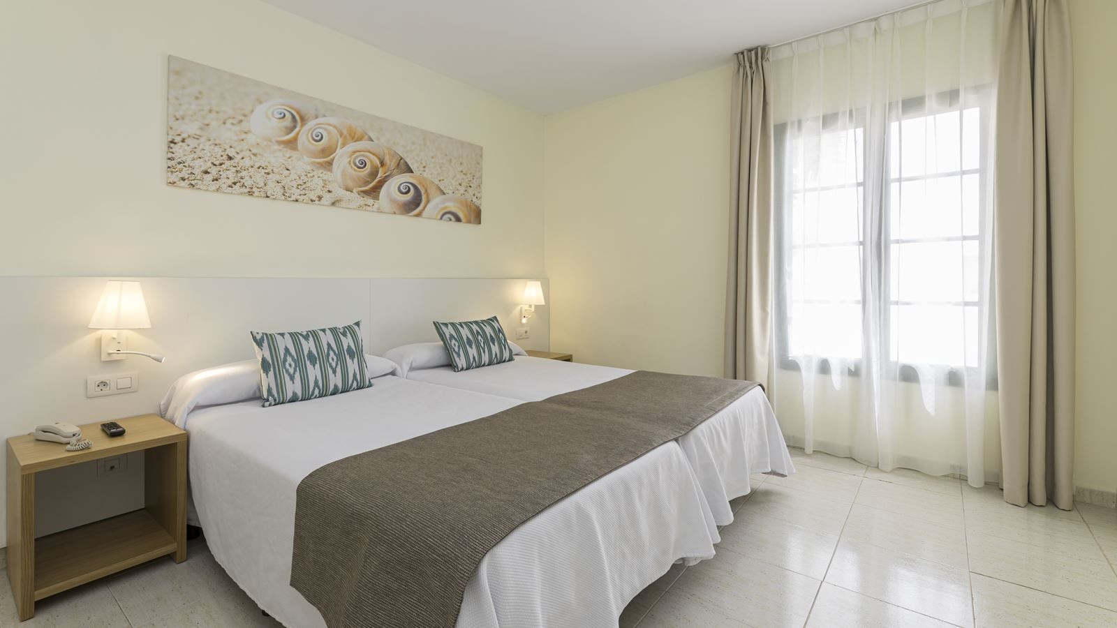 rooms-junior-suite-balcony-or-terrace