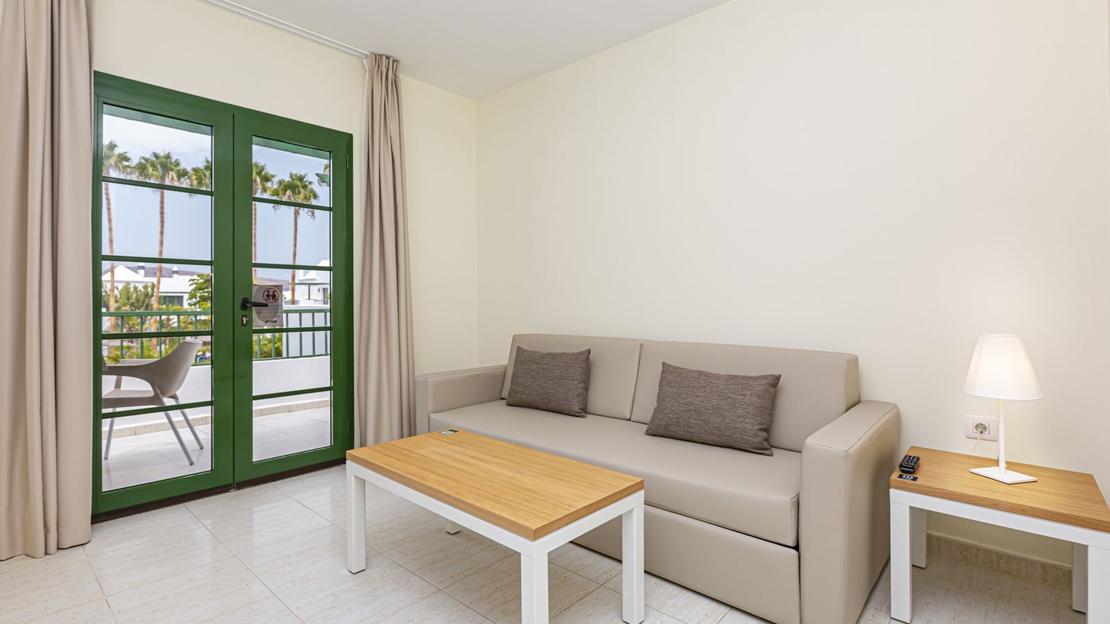 rooms-junior-suite-balcony-or-terrace