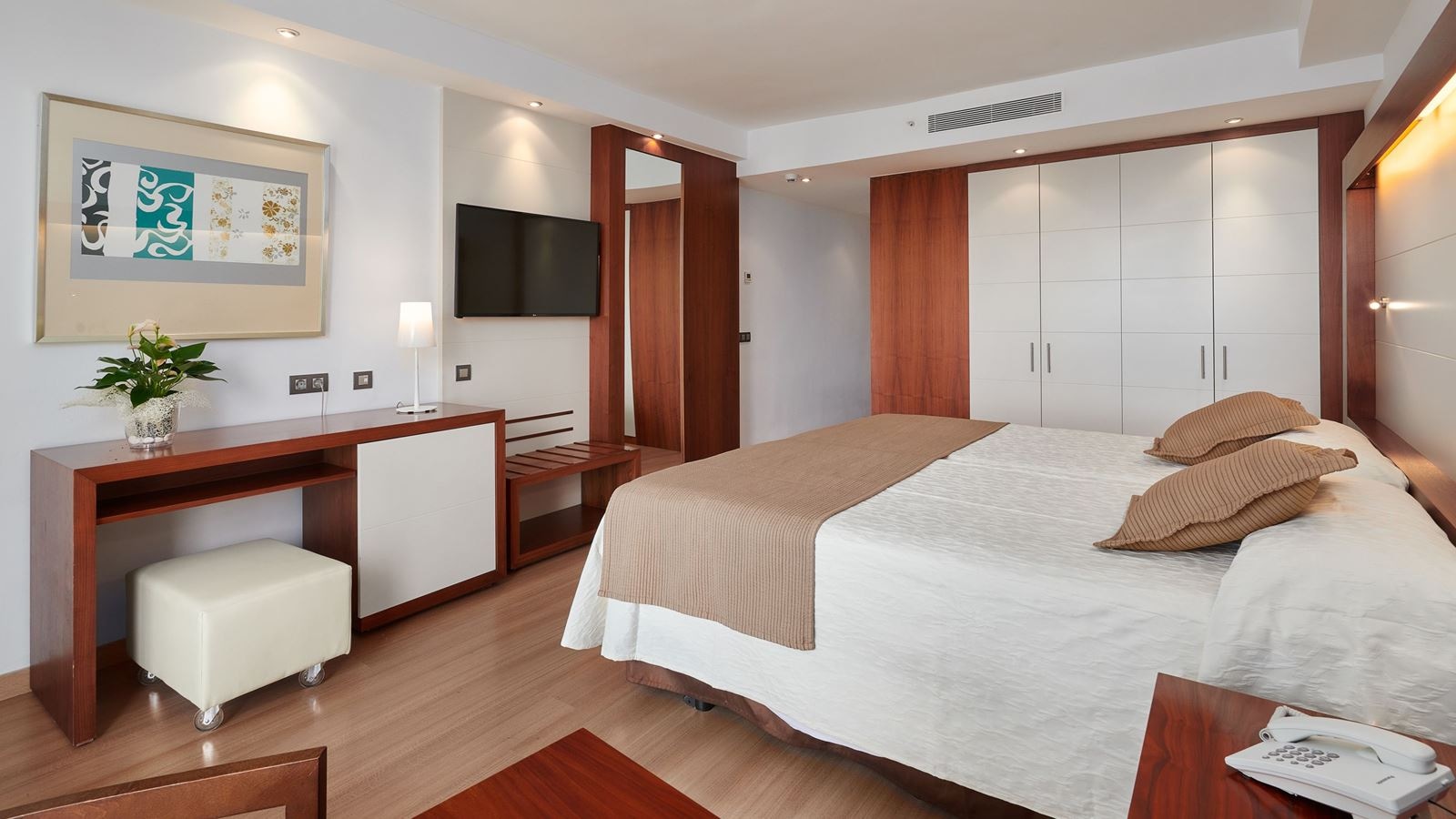 rooms-junior-suite-balcony-or-terrace