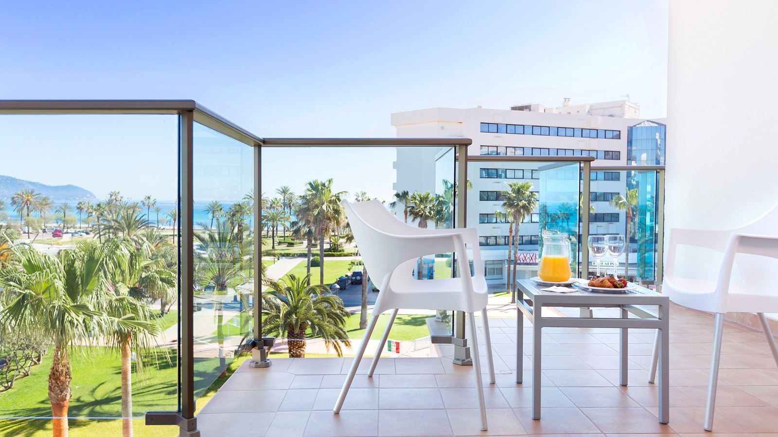 rooms-junior-suite-sea-view-balcony-or-terrace