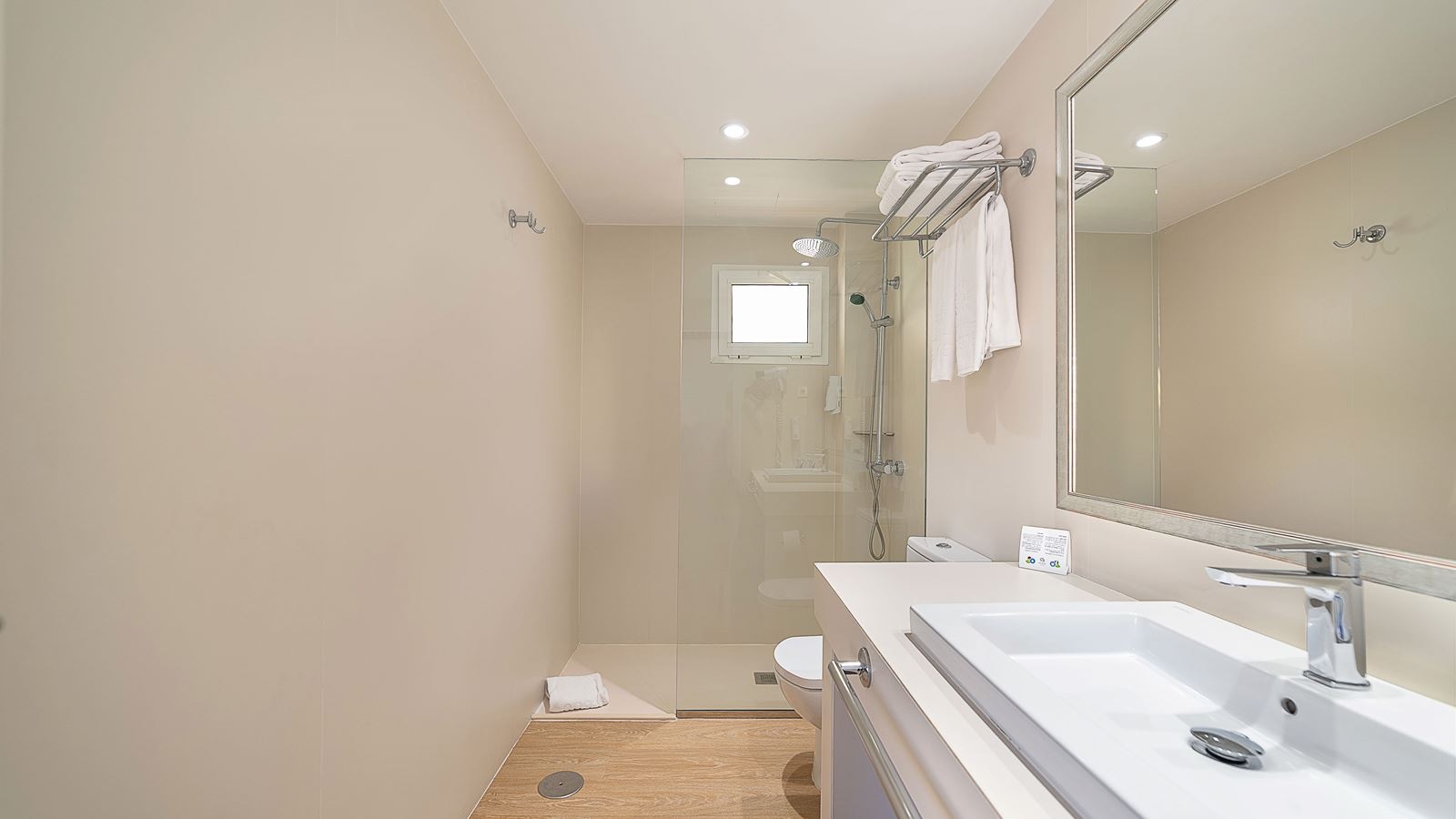 rooms-double-room-balcony-or-terrace