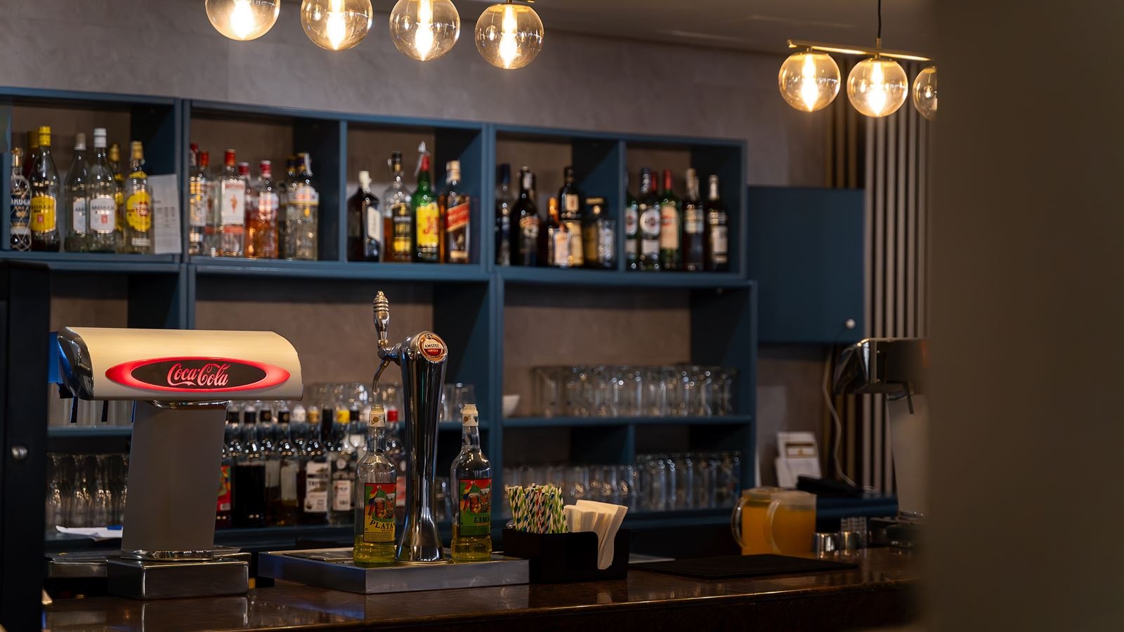 bars-disco-bar-winter