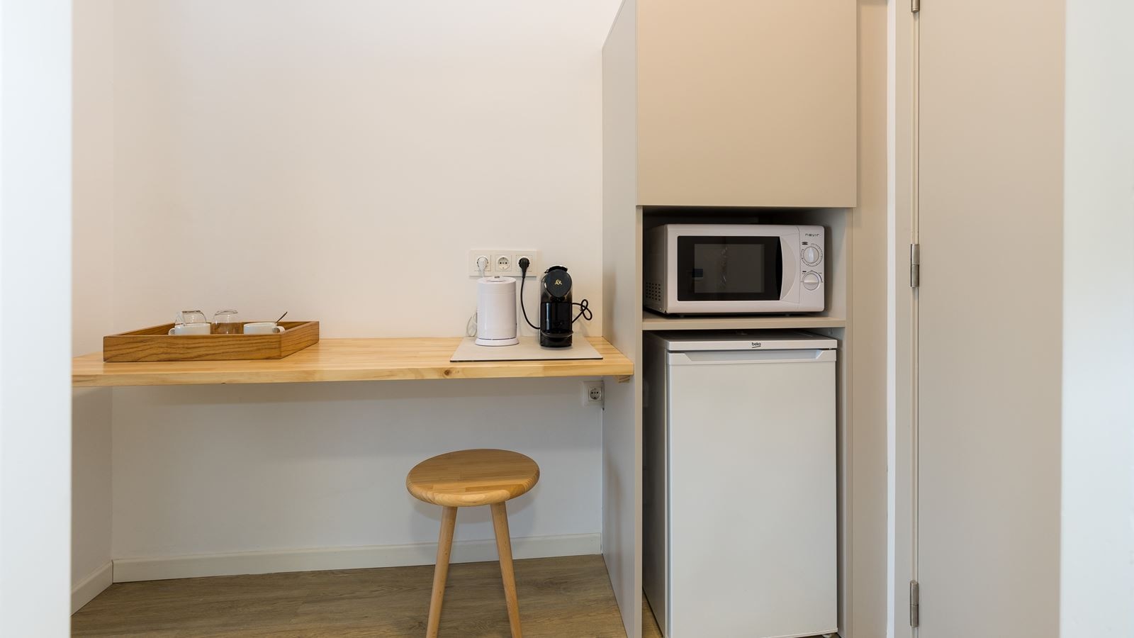 rooms-double-pool-view--balcony-or-terrace