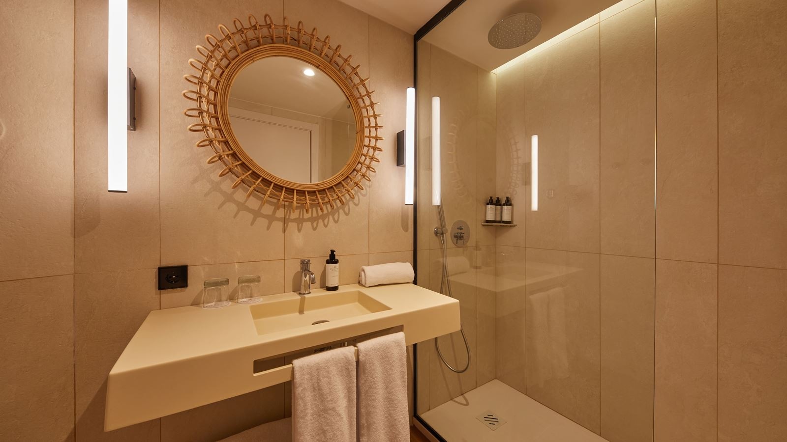 rooms-double-premium-room-balcony-or-terrace