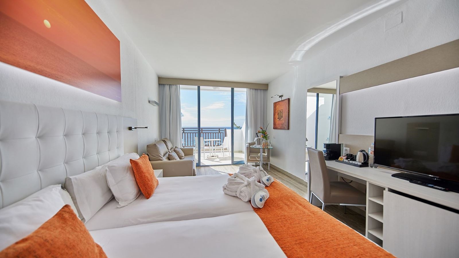 rooms-royal-elite-sea-view-couples-balcony-or-terrace