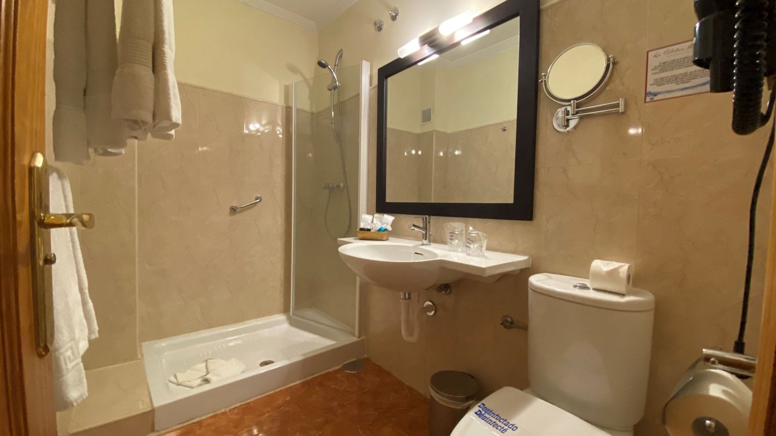 rooms-one-bedroom-suite-with-balcony-or-terrace