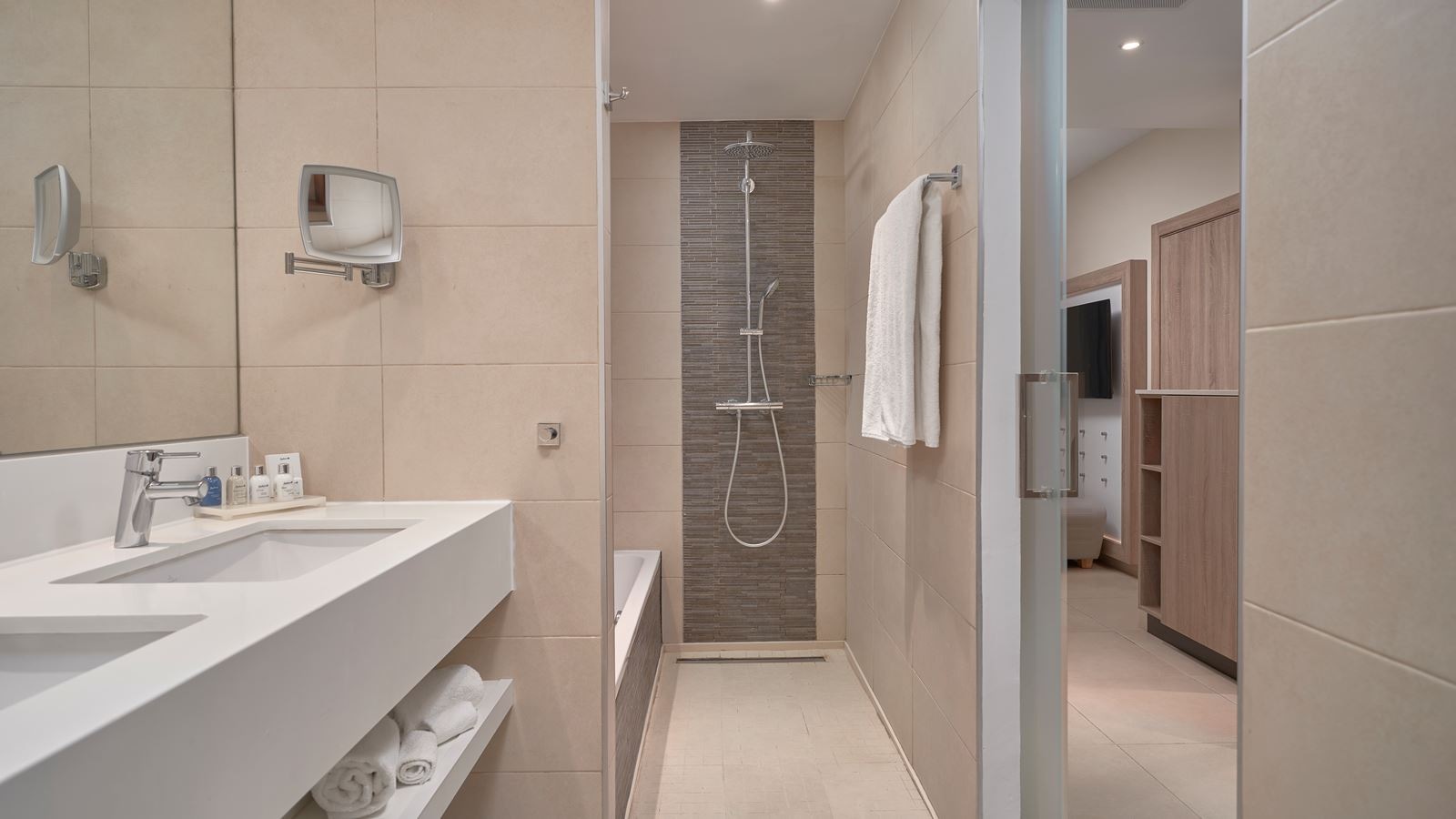 rooms-family-room-pool-view-balcony-or-terrace