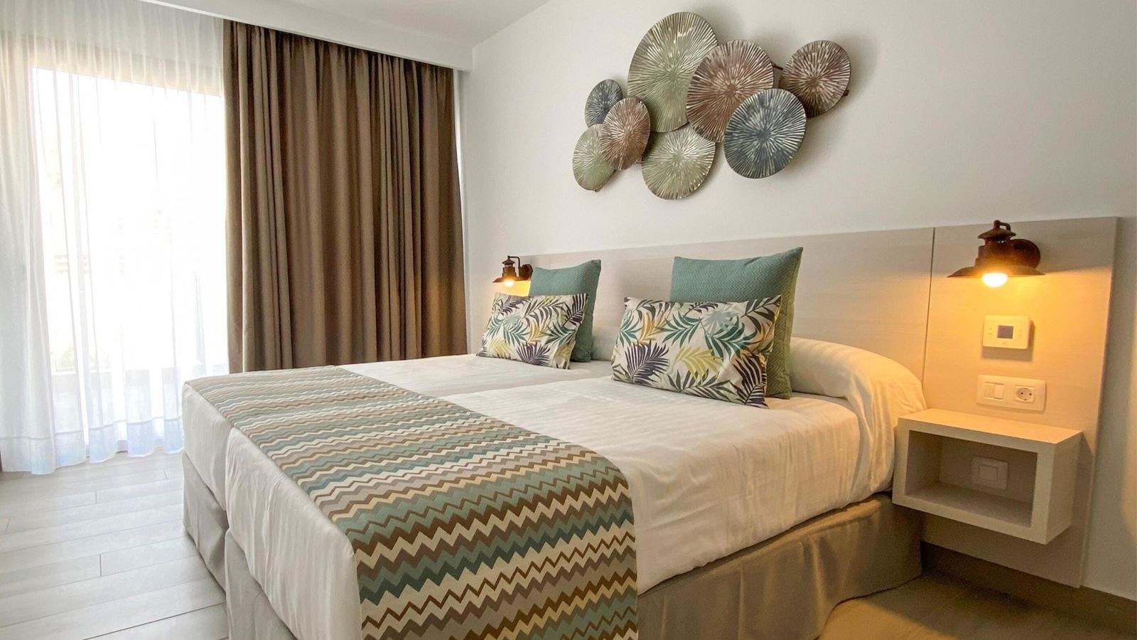 rooms-apartment-one-bedroom-with-terrace