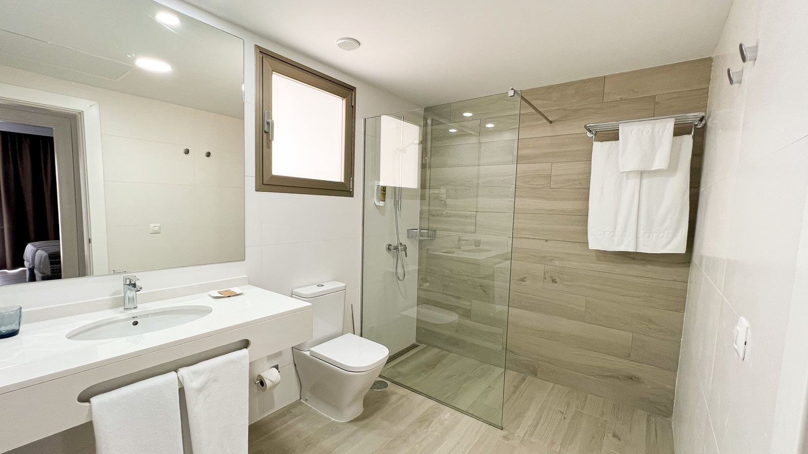 rooms-apartment-one-bedroom-with-terrace