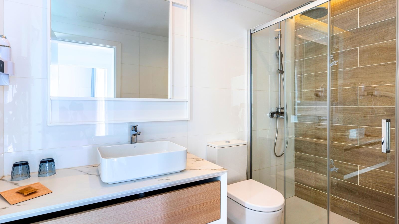 rooms-deluxe-holiday-home-2-bedrooms-with-terrace