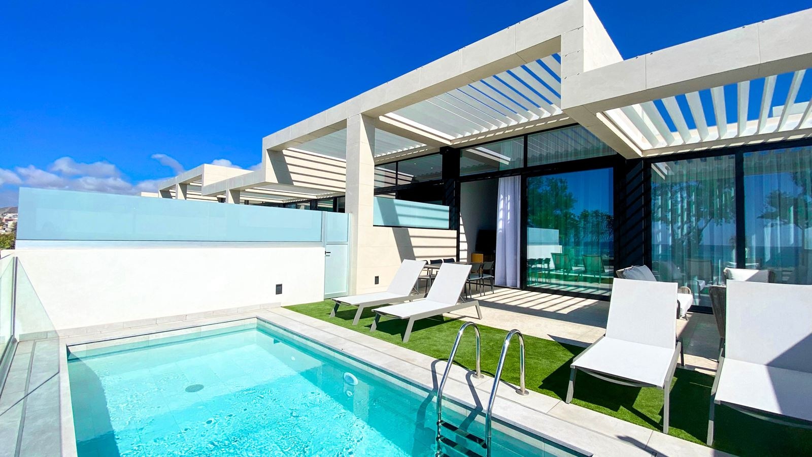 rooms-ocean-front-holiday-home-3-bedrooms-with-terrace