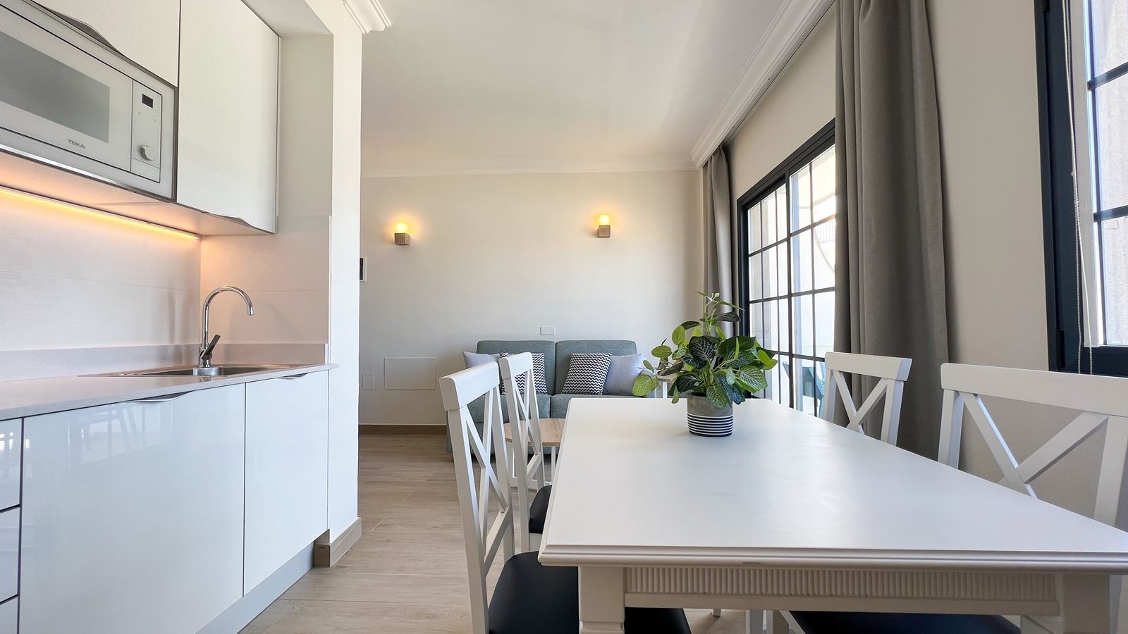 rooms-one-bedroom-apartment-balcony