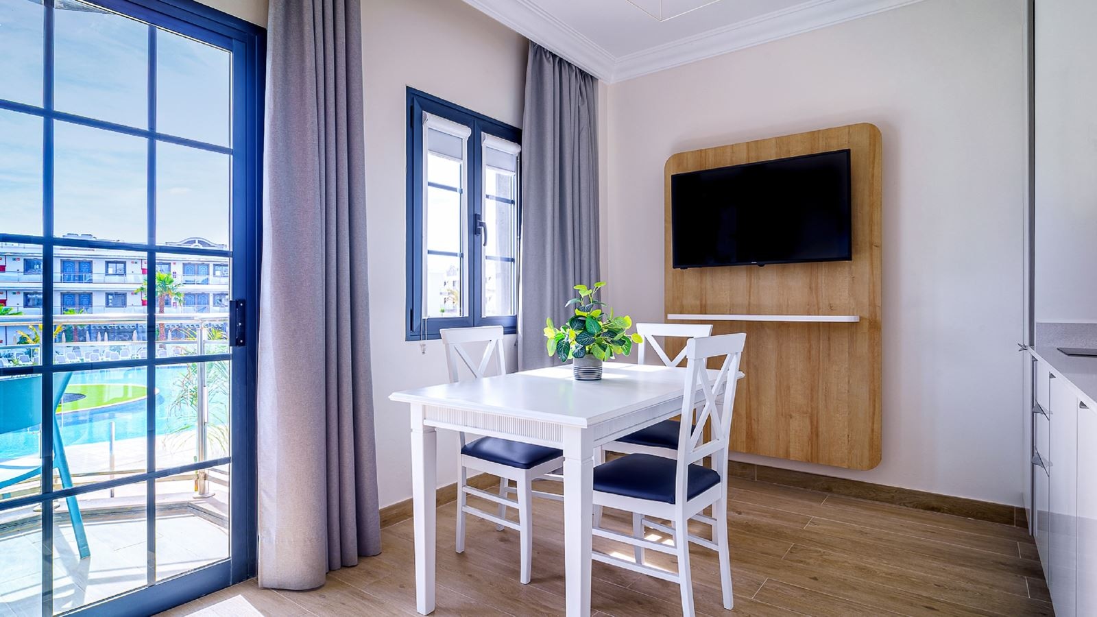 rooms-one-bedroom-apartment-balcony