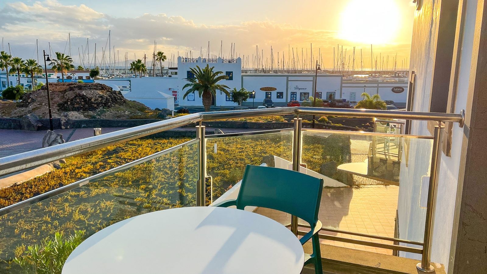 rooms-one-bedroom-apartment-balcony