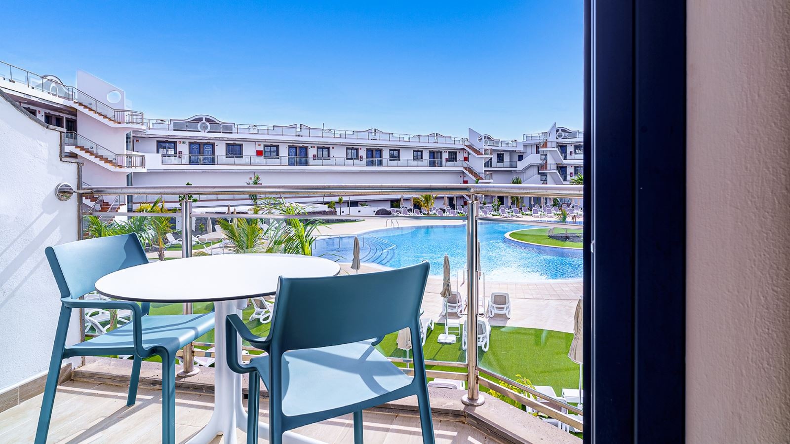 rooms-one-bedroom-apartment-balcony