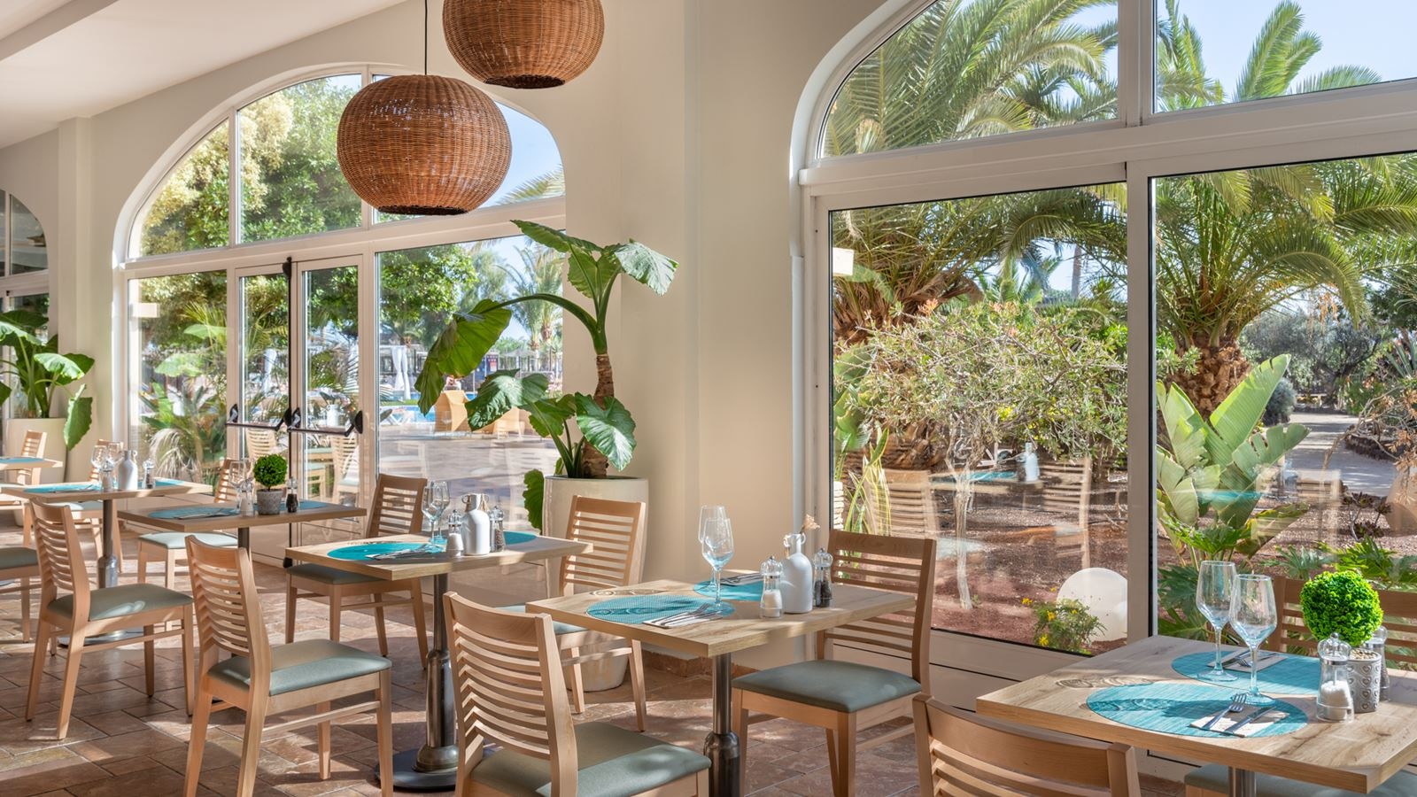 restaurants-restaurants