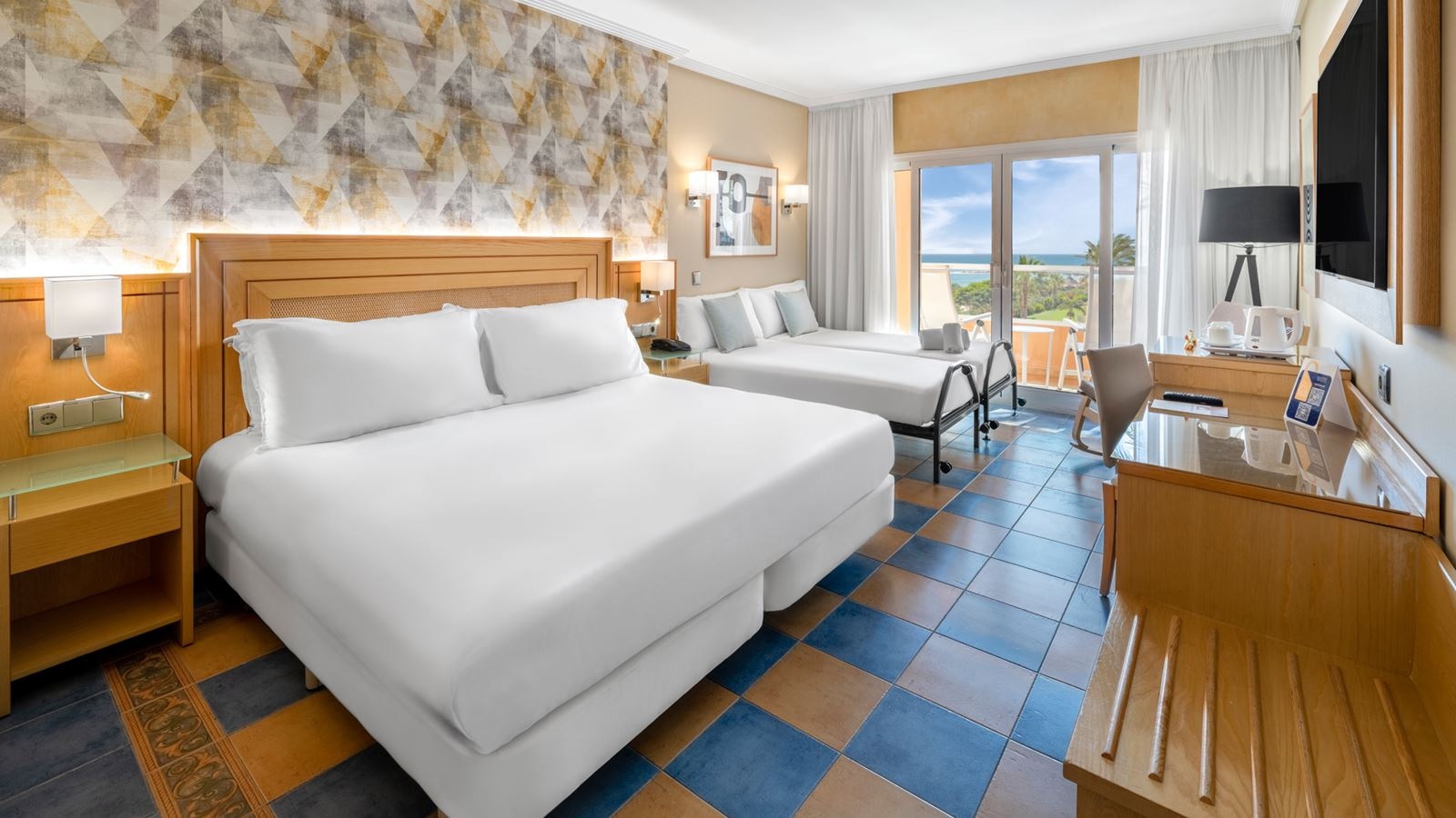 rooms-dbl-fam-sv-double-family-sea-view-balcony-or-terrace