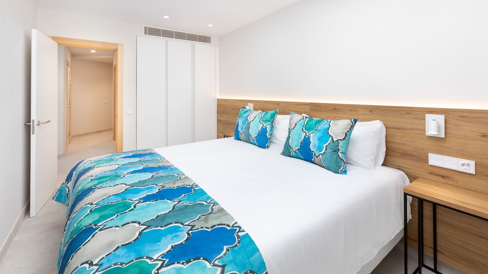 rooms-apartment-1-bedroom-balcony