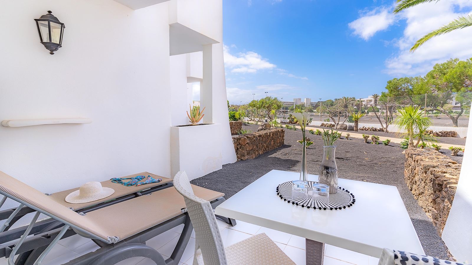 rooms-apartment-1-bedroom-balcony-or-terrace