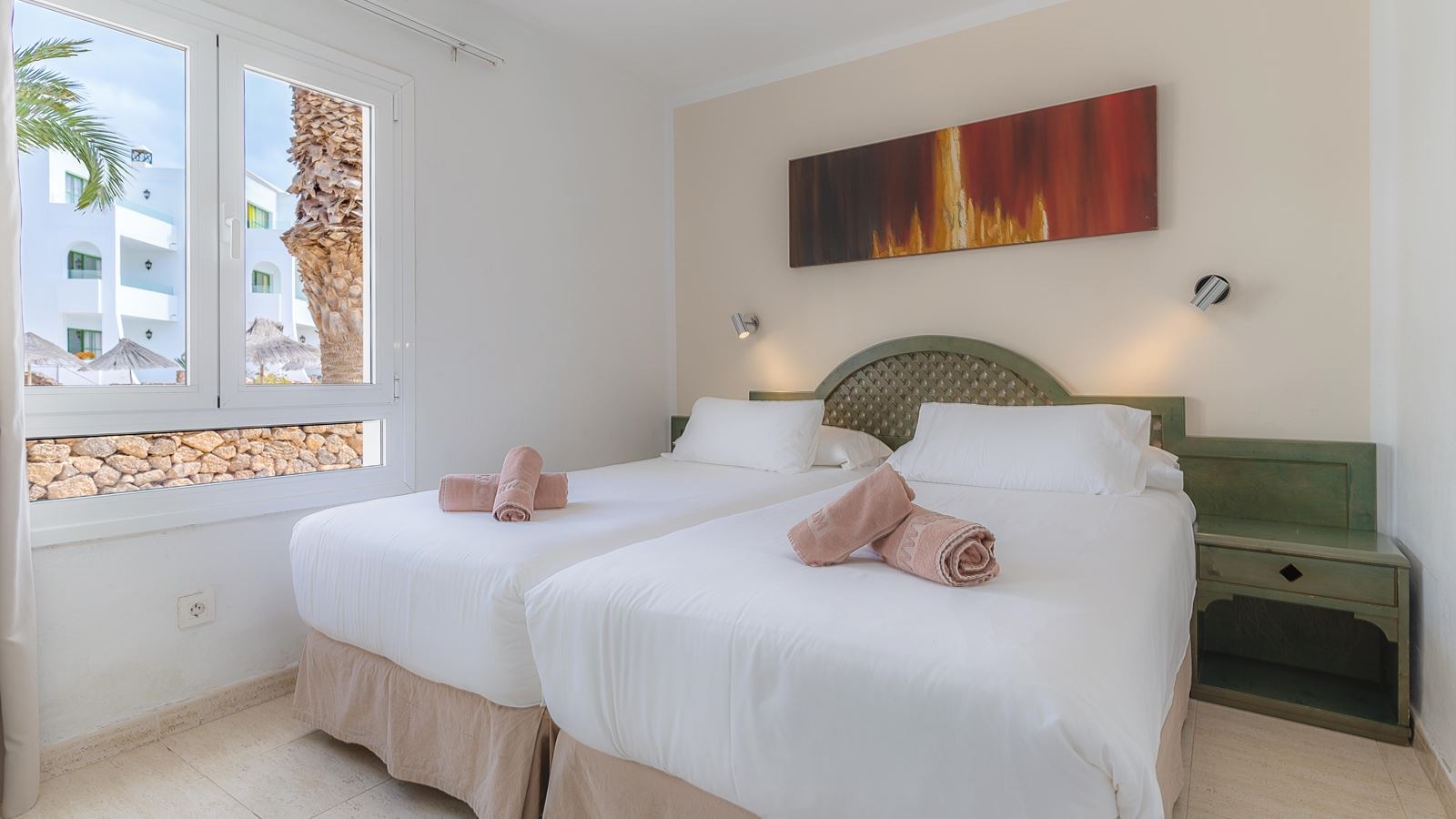 rooms-apartment-2-bedrooms-balcony-or-terrace