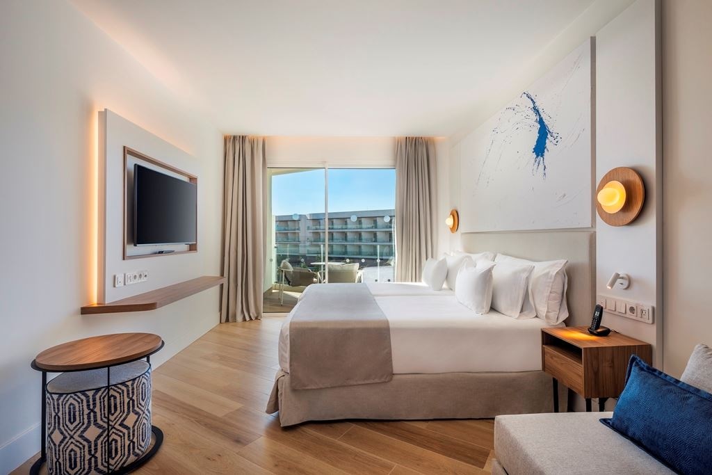 rooms-monoparental-superior-room-balcony-or-terrace